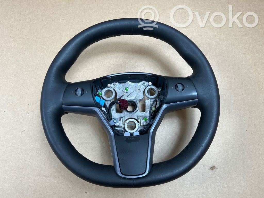 Tesla Model Y Stūre 