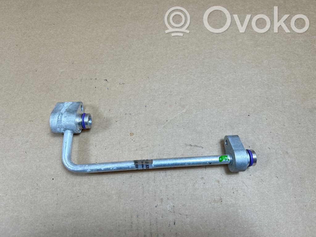 Porsche Taycan 9J1 Ilmastointilaitteen putki (A/C) 
