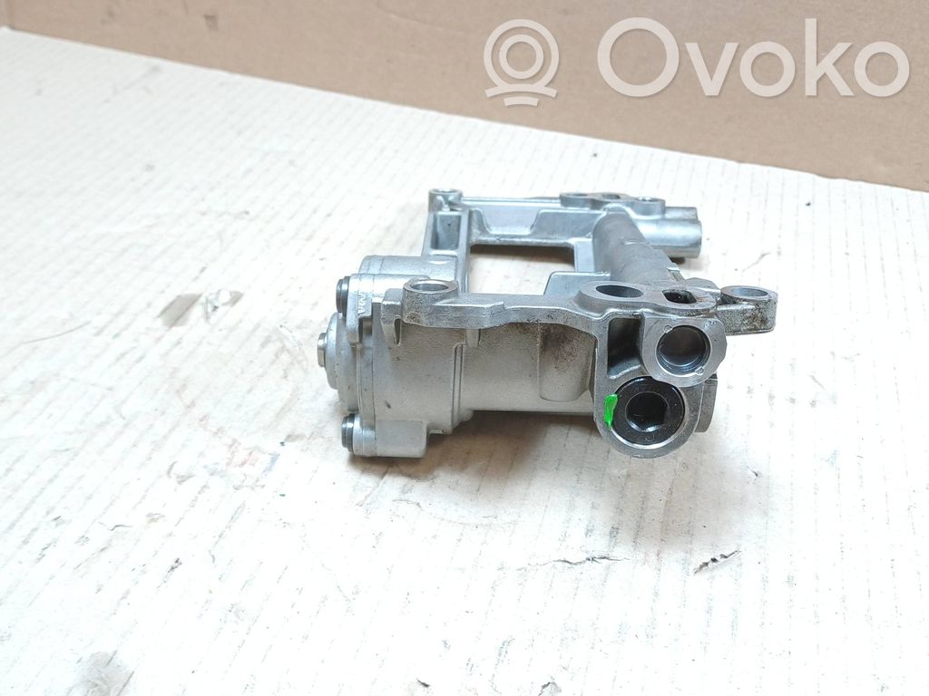 BMW 5 E60 E61 Oil pump 