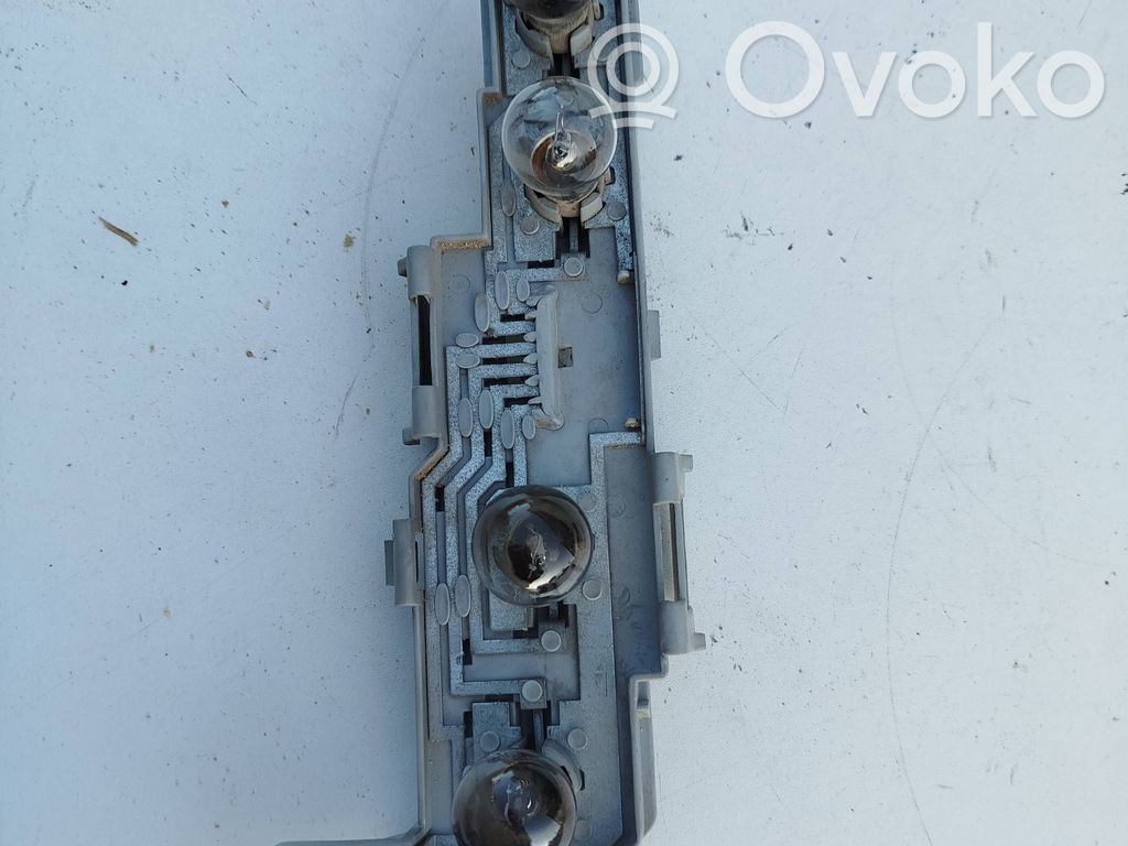 Opel Vectra C Takavalon polttimon suojan pidike 