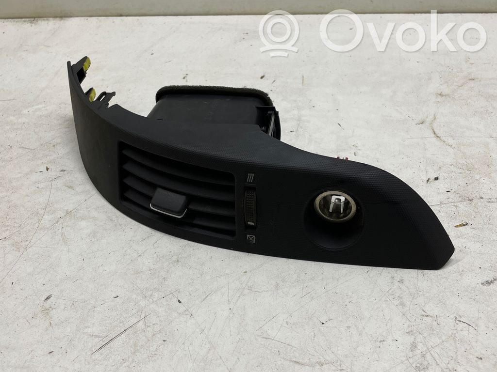 Toyota Corolla Verso AR10 Griglia di ventilazione centrale cruscotto 