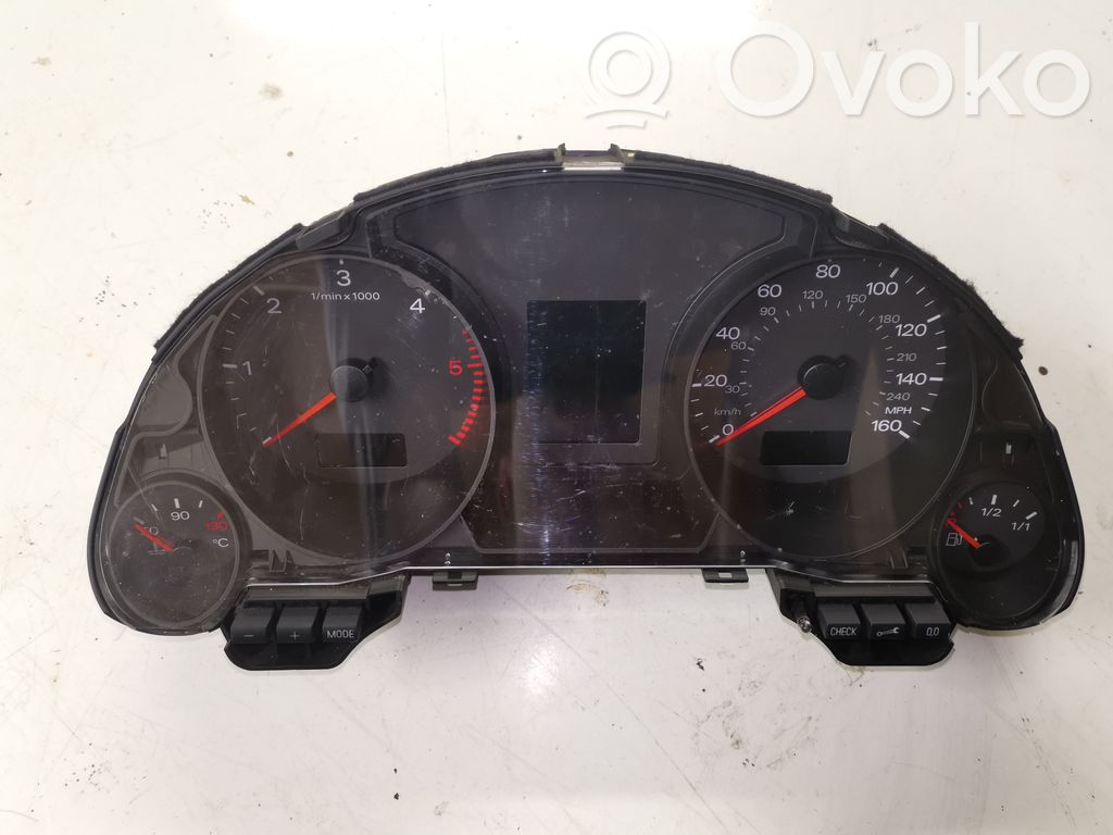 Audi A4 S4 B7 8E 8H Licznik / Prędkościomierz 