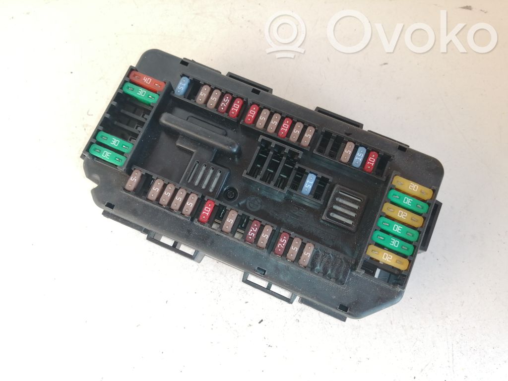 BMW 3 F30 F35 F31 Saugiklių blokas 