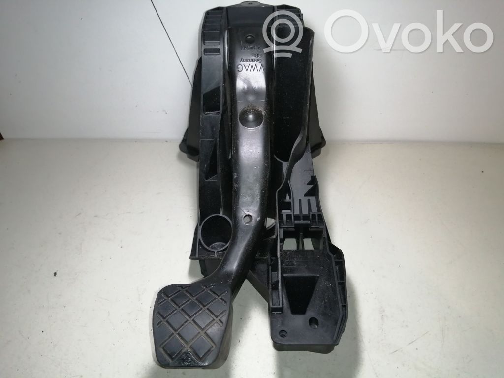 Volkswagen Golf VII Brake pedal 
