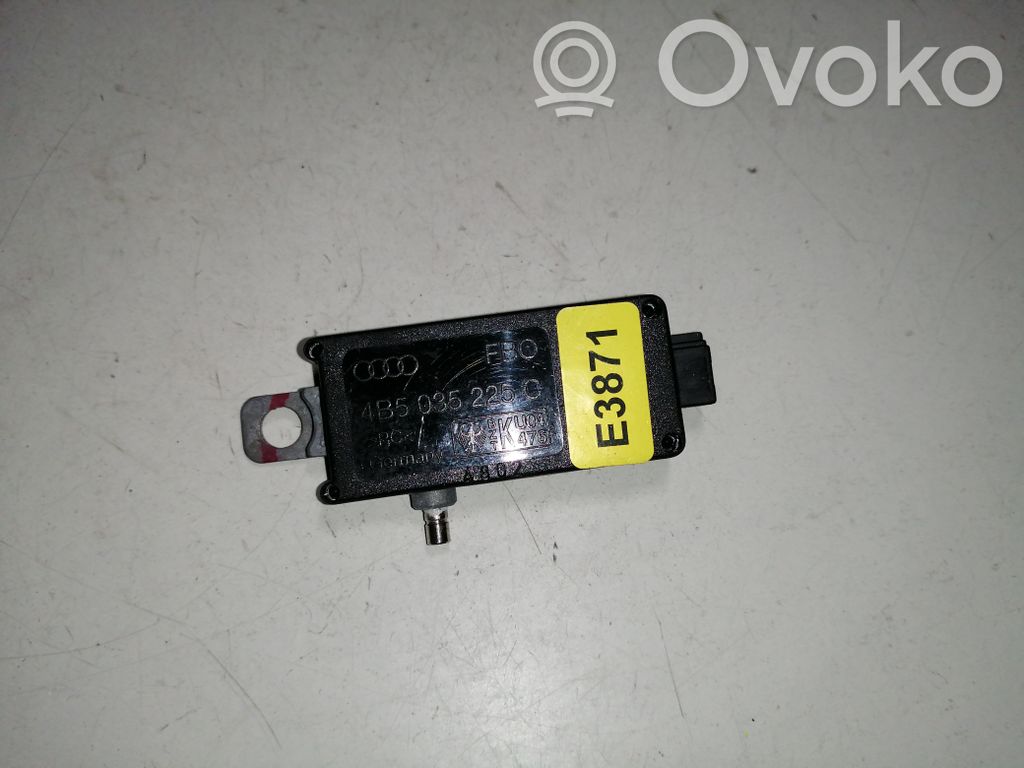 Audi A6 S6 C5 4B Antenos stiprintuvas 