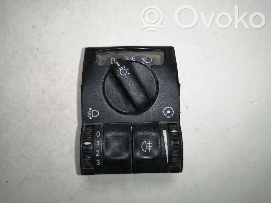 Light switch   90460591