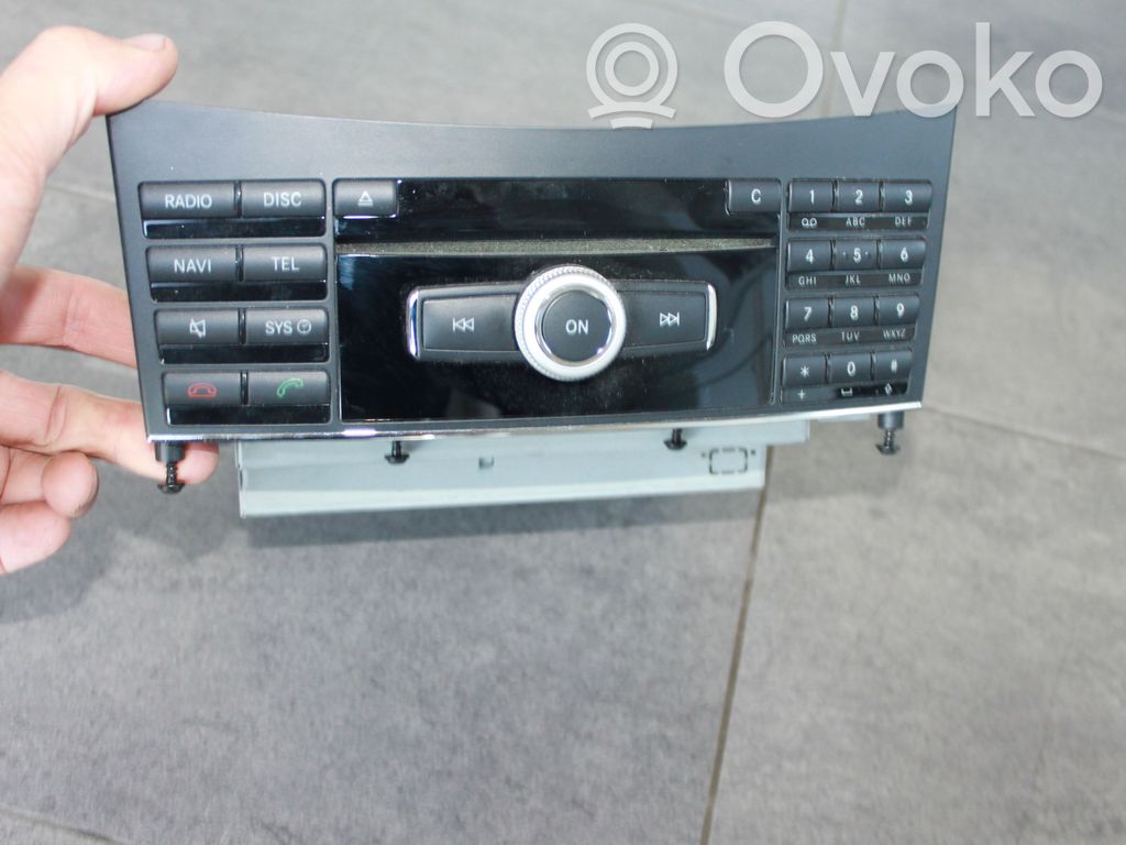 Mercedes-Benz E W212 Panel / Radioodtwarzacz CD/DVD/GPS 