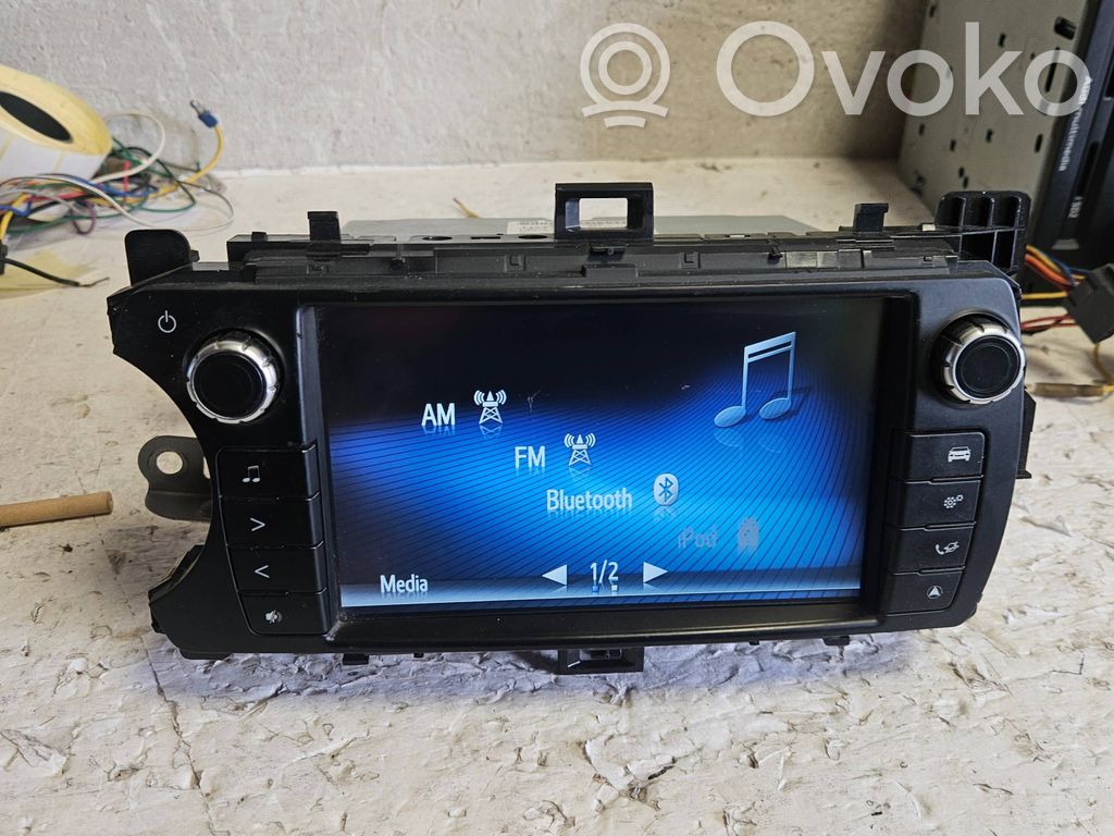 Toyota Yaris Radio/CD/DVD/GPS head unit 