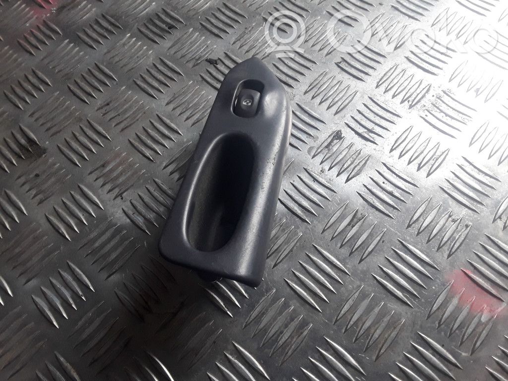 Electric window control switch   7701708157