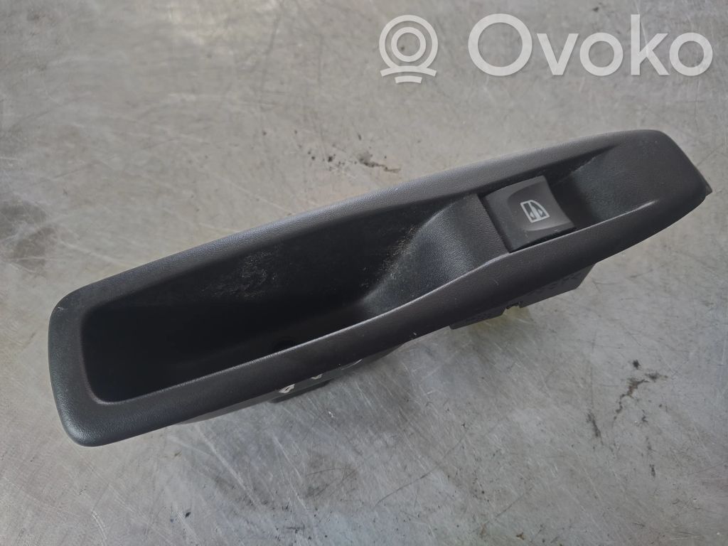 Renault Captur Electric window control switch 