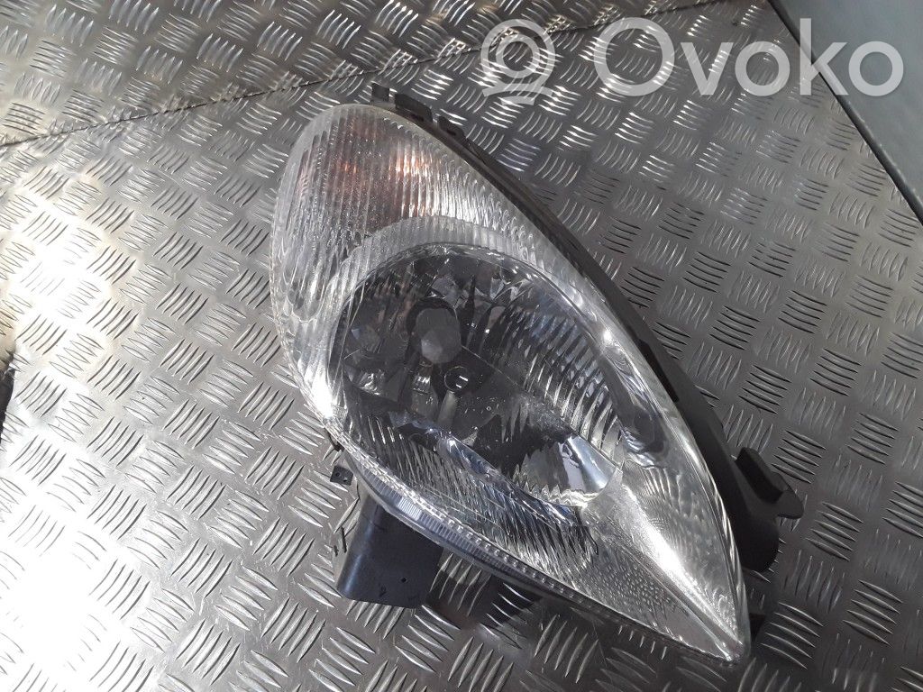 Citroen Xsara Picasso Lampa przednia 