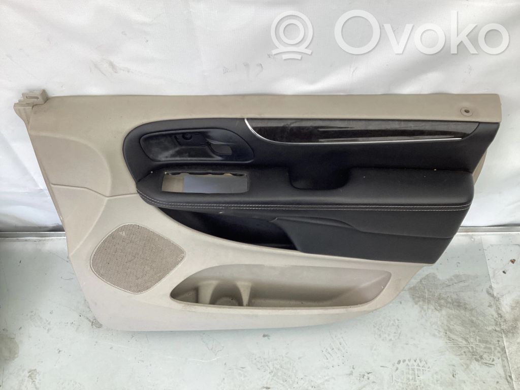 Chrysler Town & Country V Boczki / Poszycie drzwi przednich 
