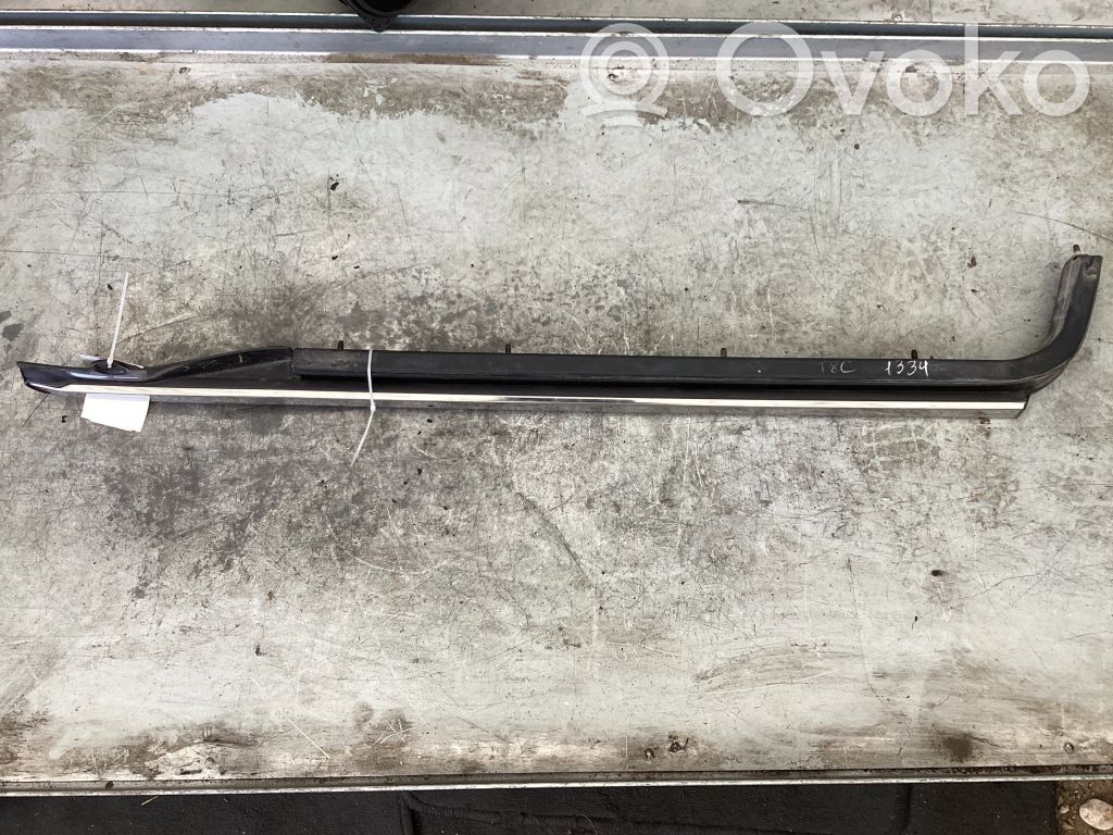 Chrysler Town & Country V Door glass rail 