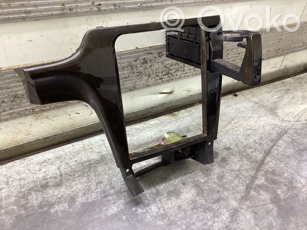 Subaru Outback Hansikaslokeron koristelista 