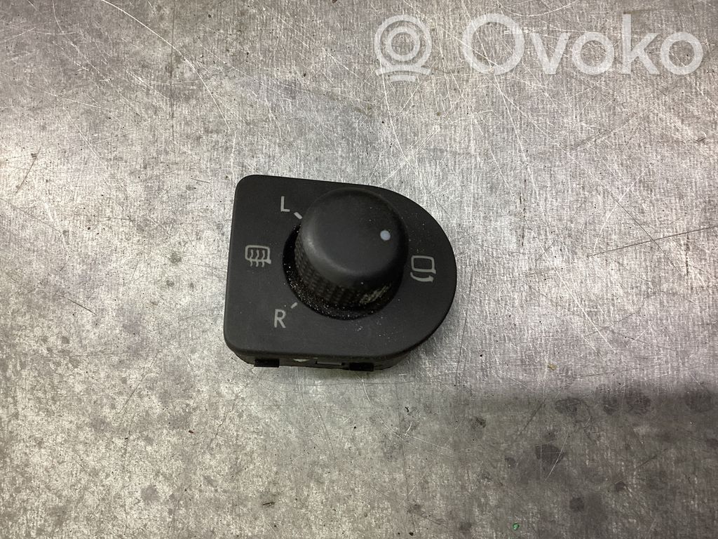 Volkswagen PASSAT B5 Wing mirror switch 