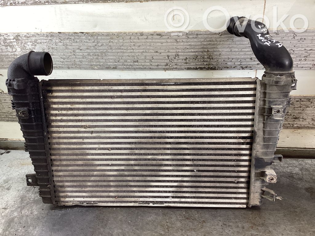 Opel Zafira B Chłodnica powietrza doładowującego / Intercooler 