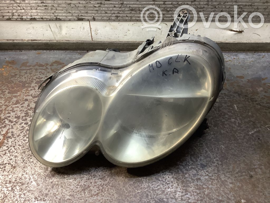Mercedes-Benz CLK A209 C209 Lampa przednia 