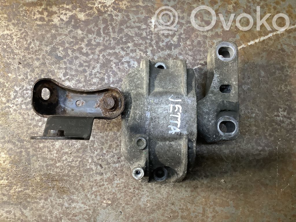 Volkswagen Jetta V Engine mount bracket 