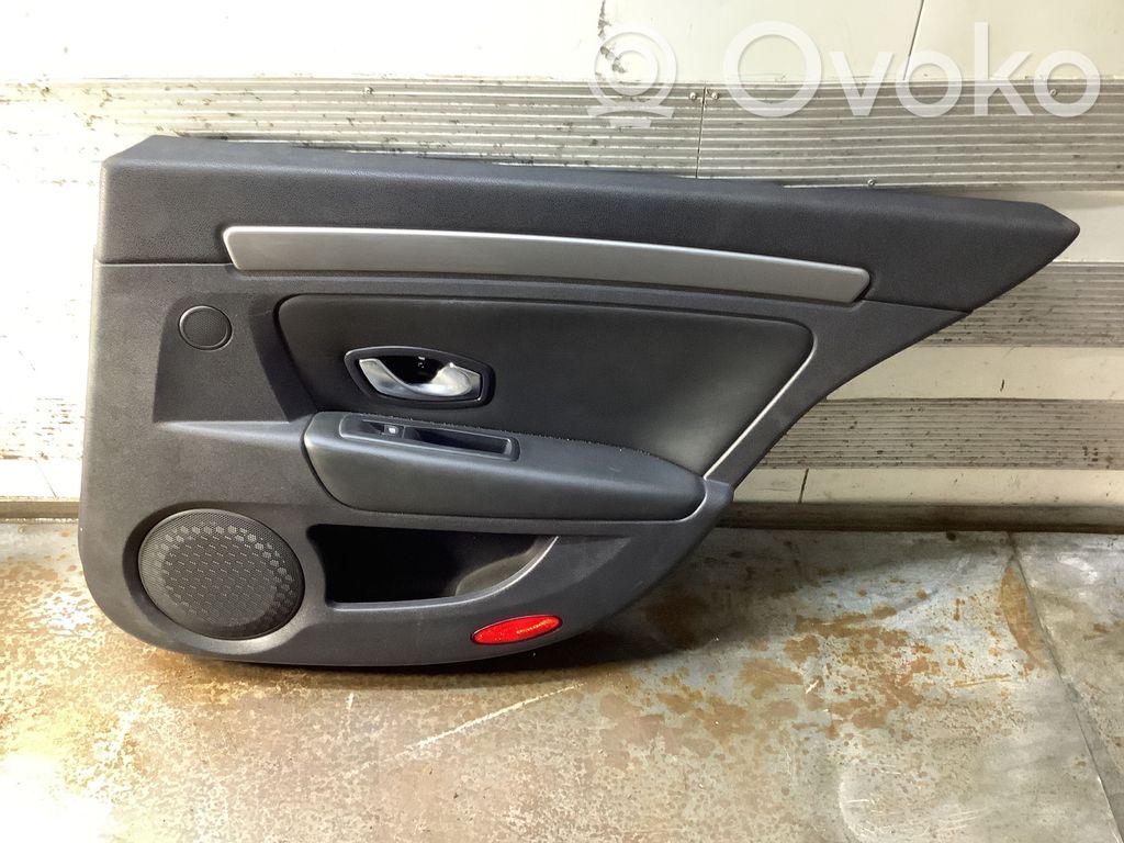 Renault Laguna III Boczki / Poszycie drzwi tylnych 