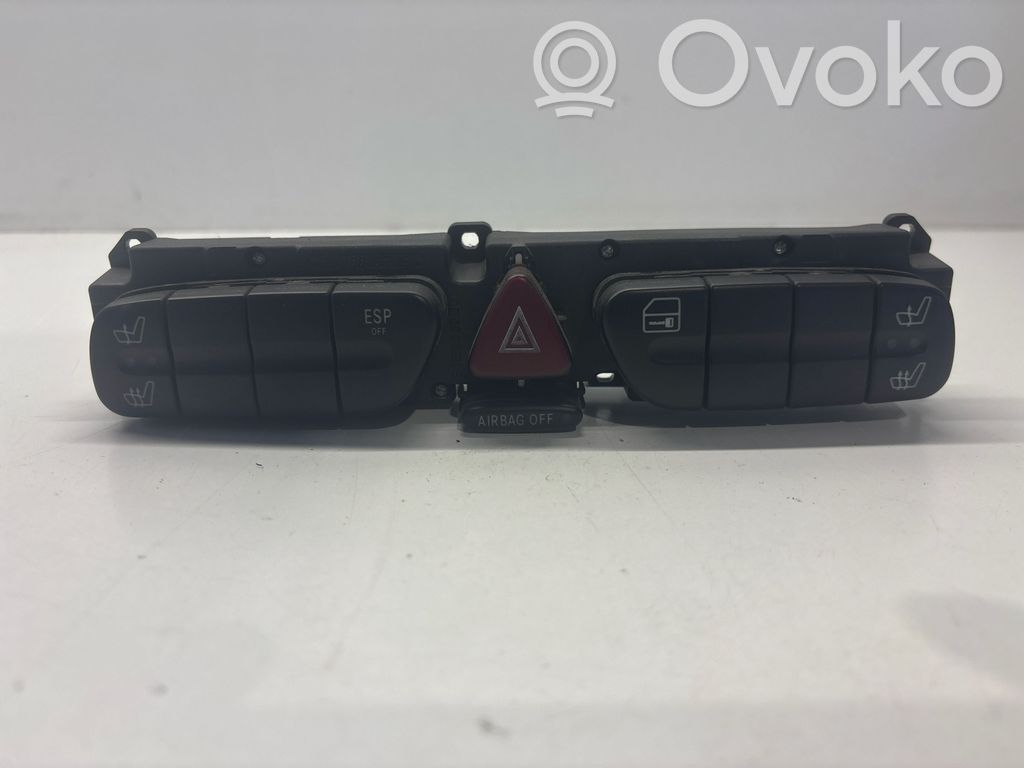 Mercedes-Benz C W203 Przycisk świateł awaryjnych 