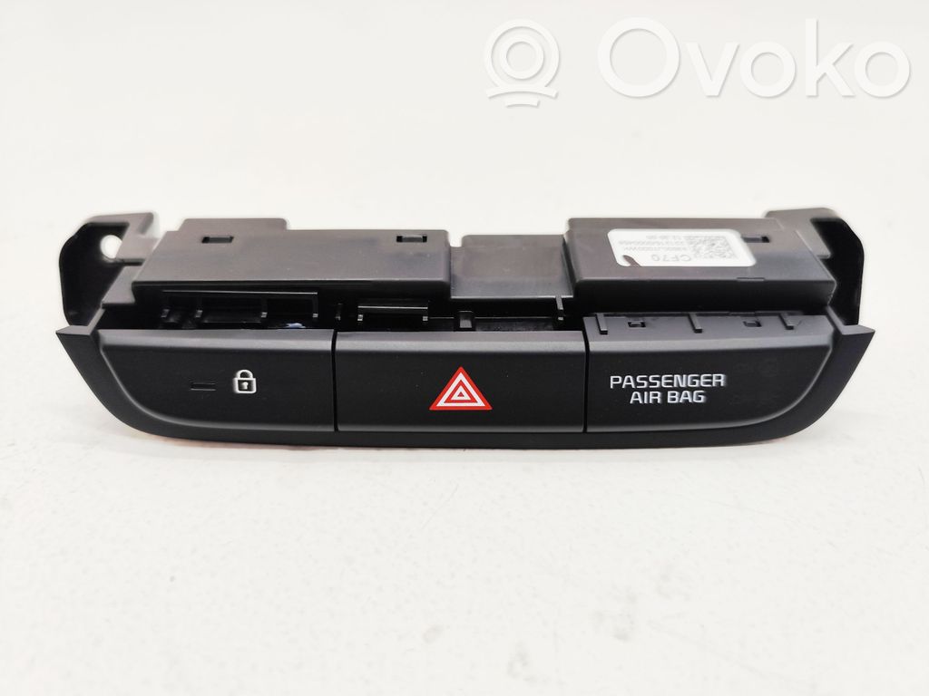 KIA Xceed Hazard light switch 