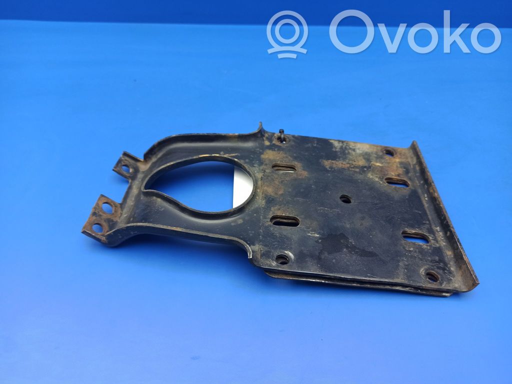 Priekšpusē bampera turētājs