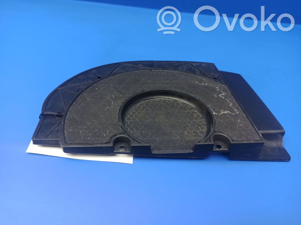 BMW 7 E65 E66 Subwoofera reste/apdare 