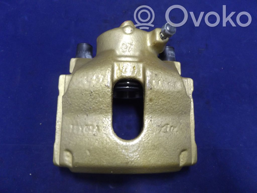Toyota Avensis T220 Zacisk hamulcowy przedni 