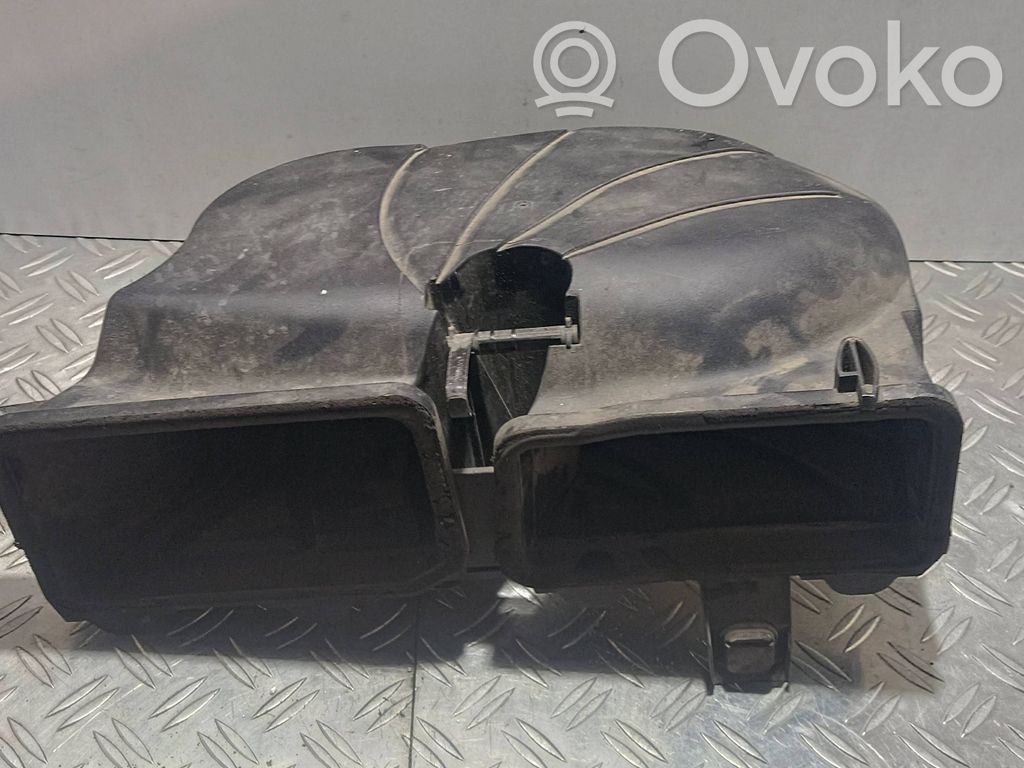 Część rury dolotu powietrza   A2048303303,505701