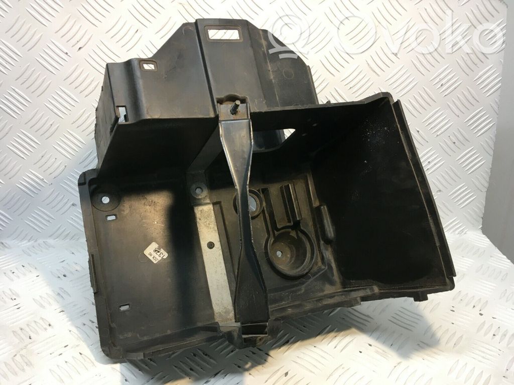 Ford Focus Akkulaatikon alusta 