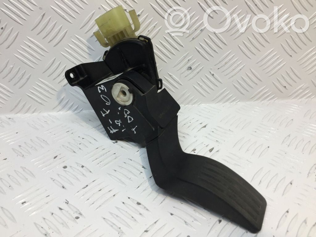 Accelerator throttle pedal   2M519F836AD