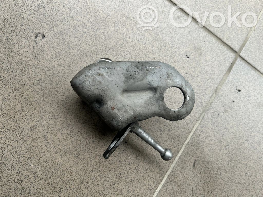 Peugeot 508 Engine mounting bracket 