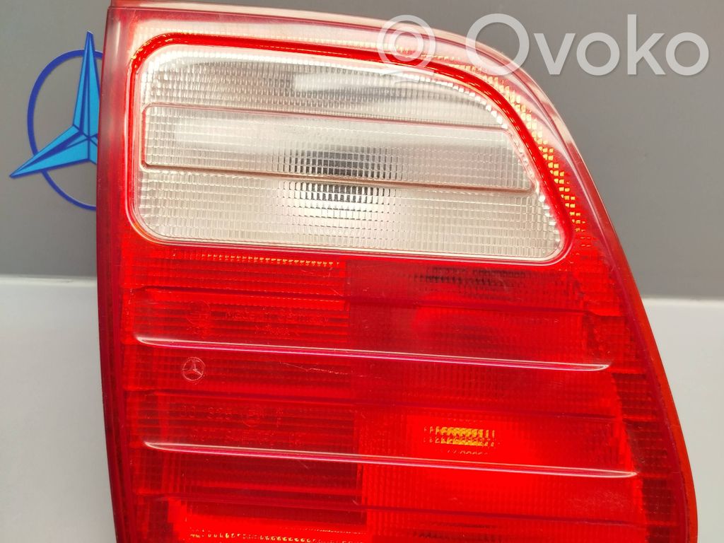 Mercedes-Benz E W210 Aizmugurējais lukturis virsbūvē 