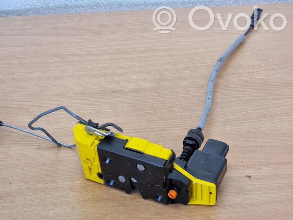 Priekšpusē slēdzene   30699747