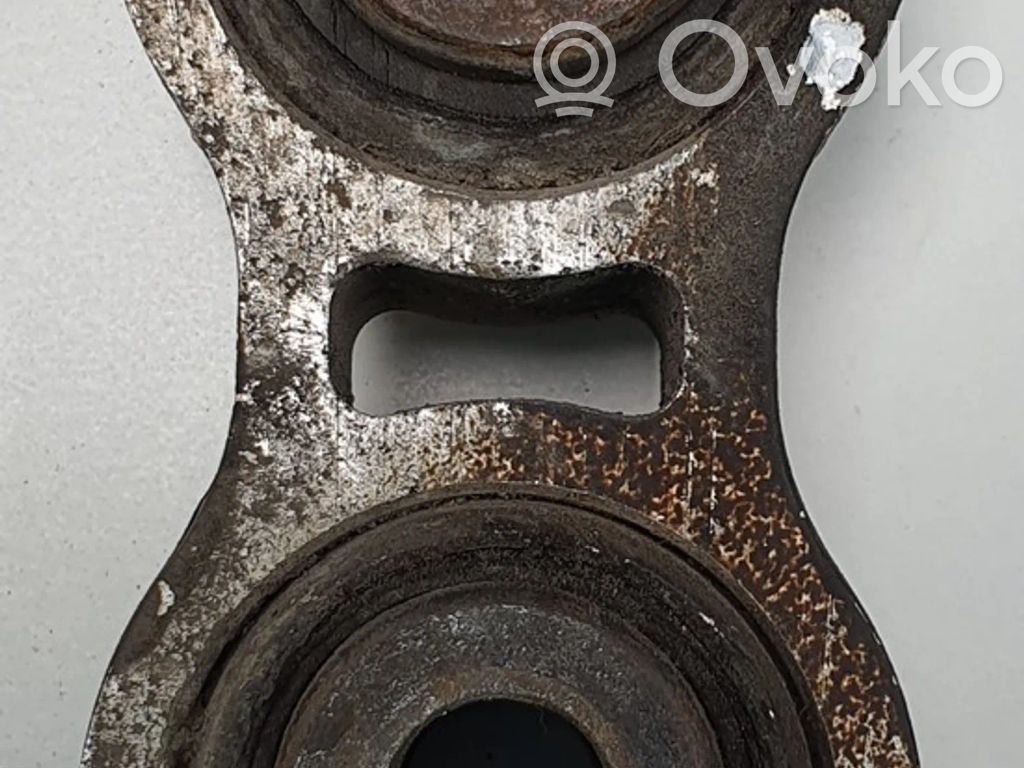 Engine mounting bracket