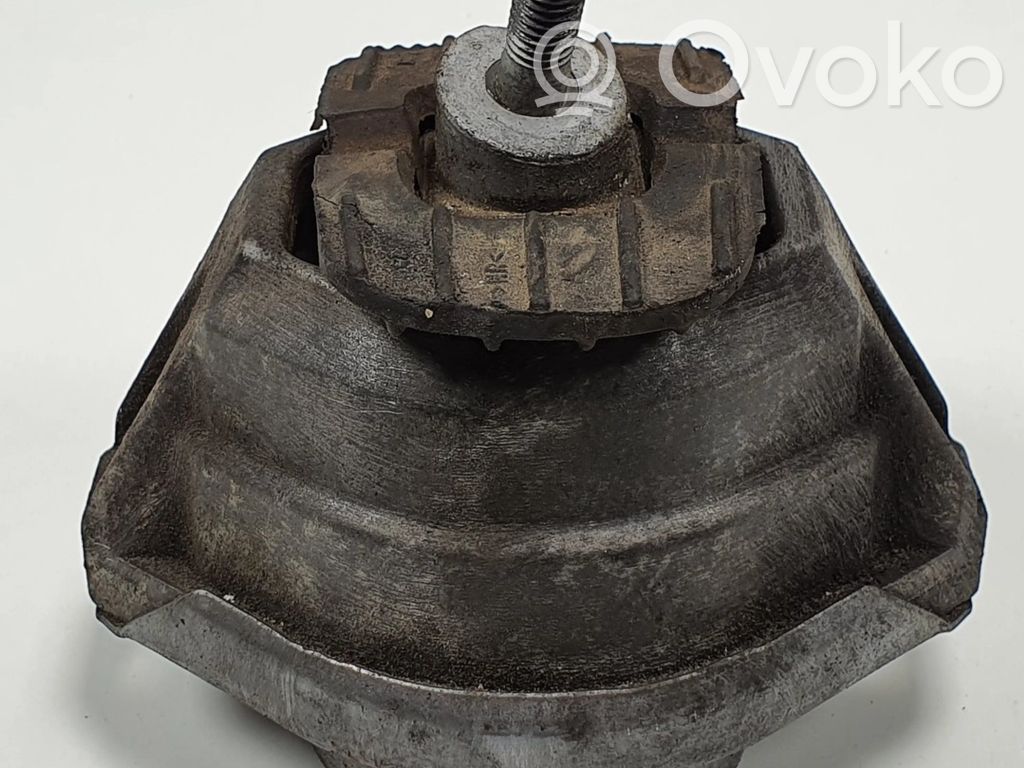 Engine mount vacuum valve   6761090