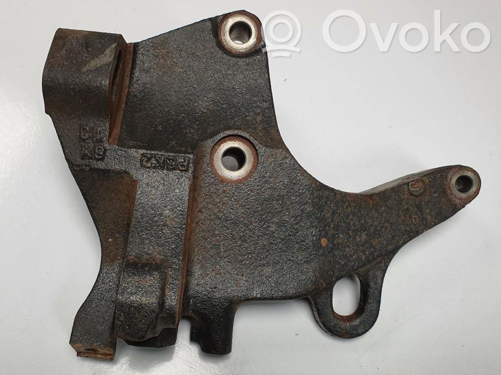 Engine mount bracket