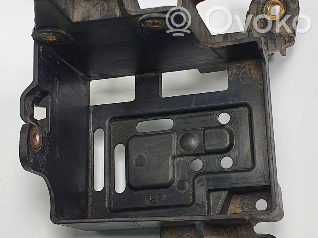 ABS-pumpun kiinnike   13214940,13214940