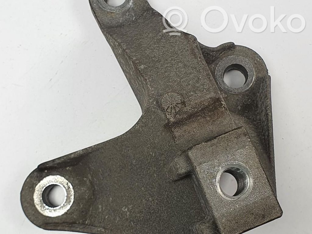 Ford Focus Gearbox mounting bracket 