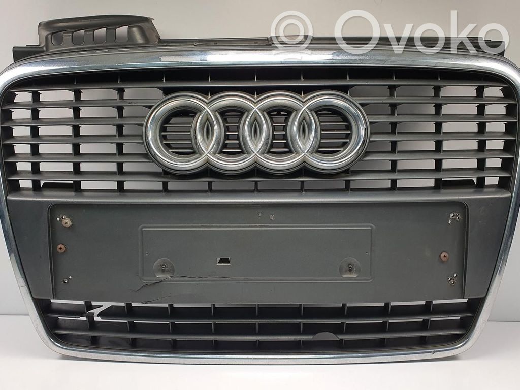 Audi A4 S4 B7 8E 8H Maskownica / Grill / Atrapa górna chłodnicy 