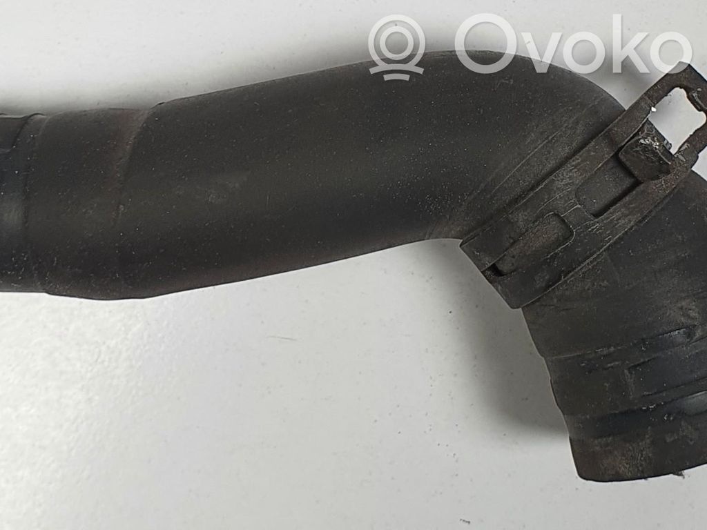 Audi A4 S4 B5 8D Tubo flessibile del liquido di raffreddamento del motore