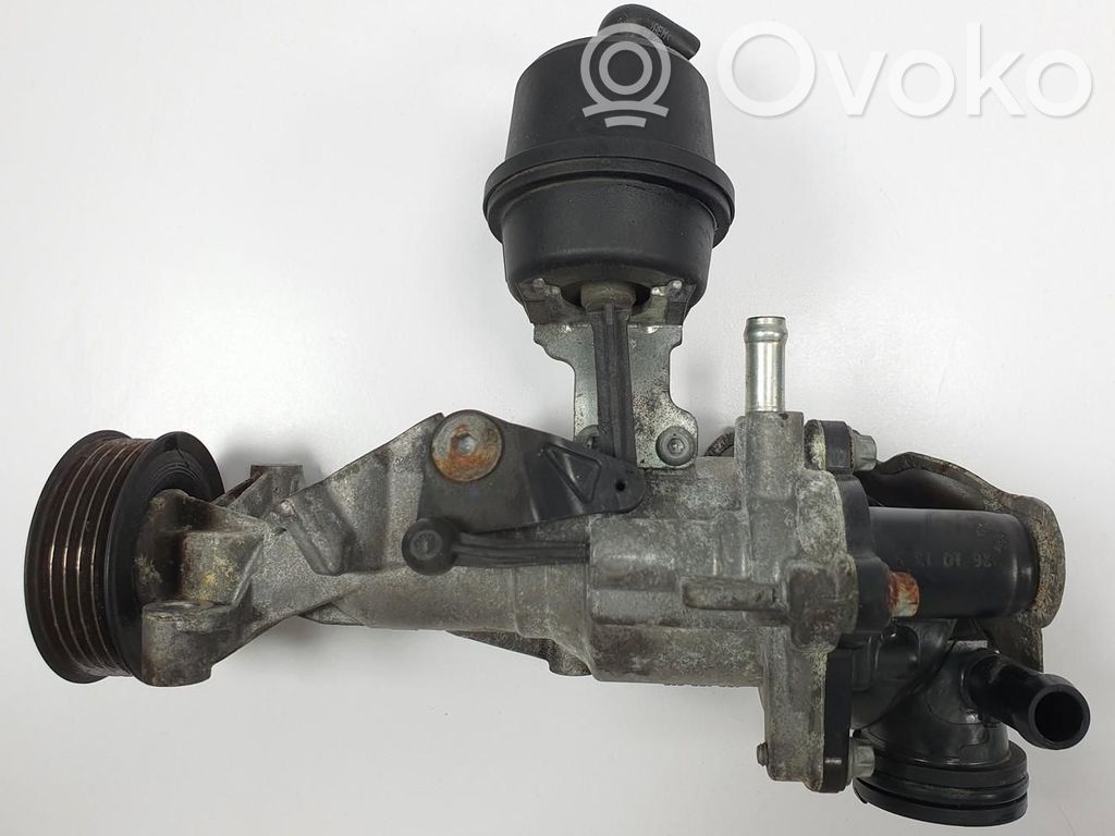 Mercedes-Benz A W176 Pompe de circulation d'eau 