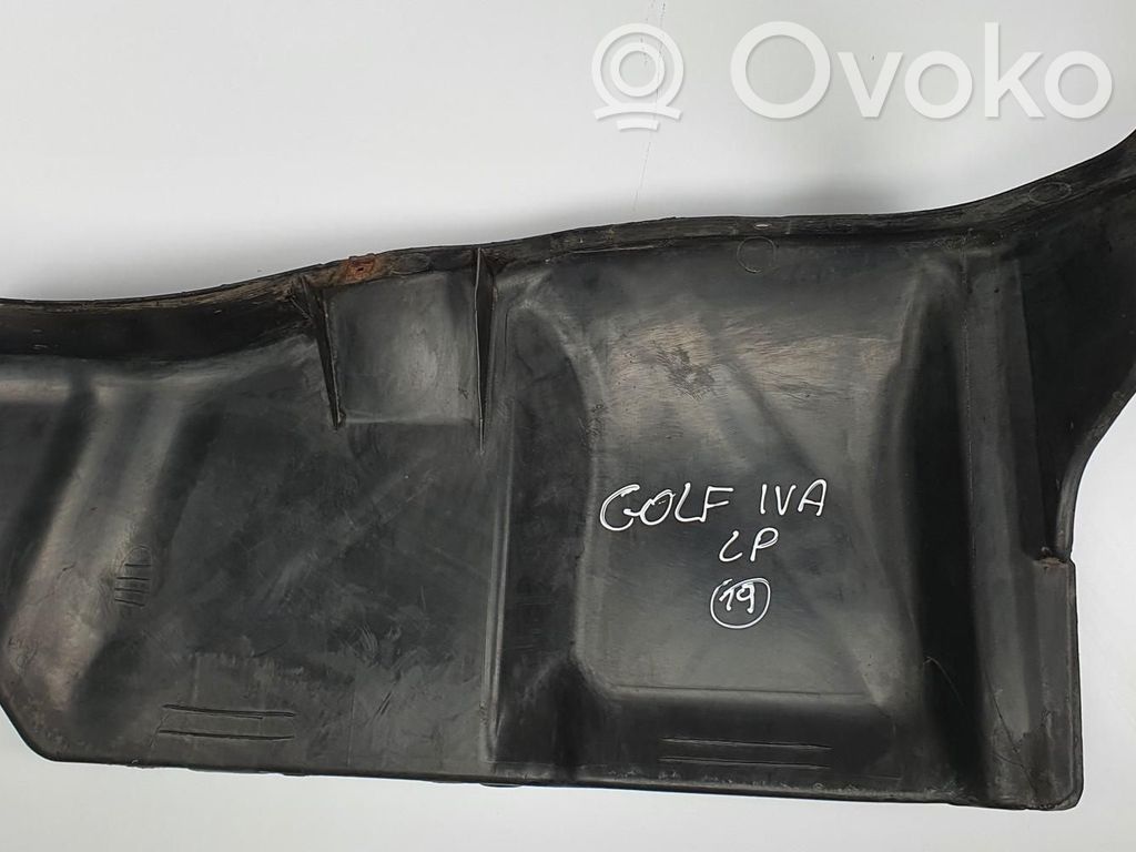 Volkswagen Golf IV Couvre-soubassement avant