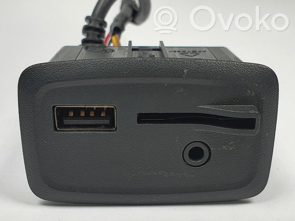 Smart ForTwo III C453 Conector priză AUX 