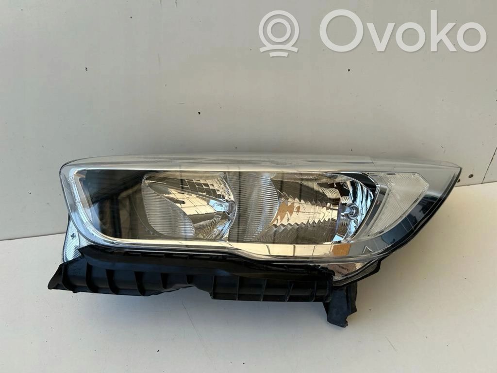Ford Kuga II Priekinis žibintas 