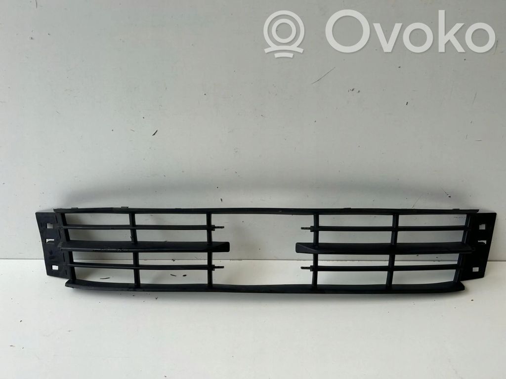 Skoda Fabia Mk3 (NJ) Etupuskurin alempi jäähdytinsäleikkö 