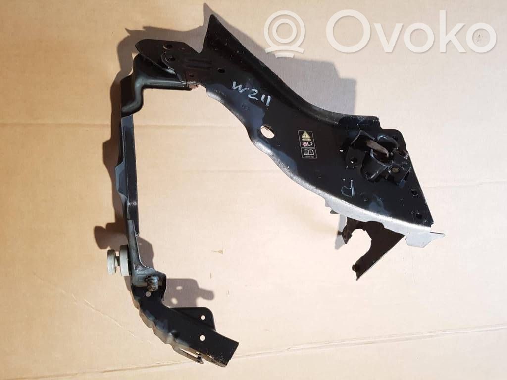 Mercedes-Benz E W211 Staffa faro/fanale 