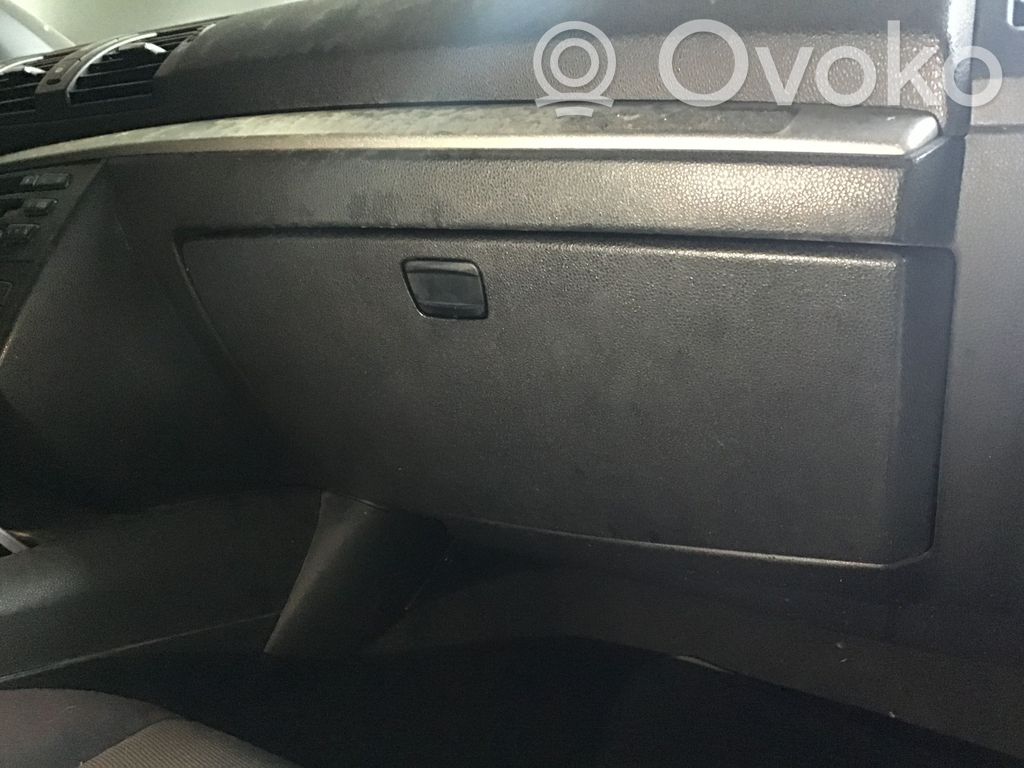 BMW 1 E81 E87 Daiktadėžės (bordačioko) komplektas 
