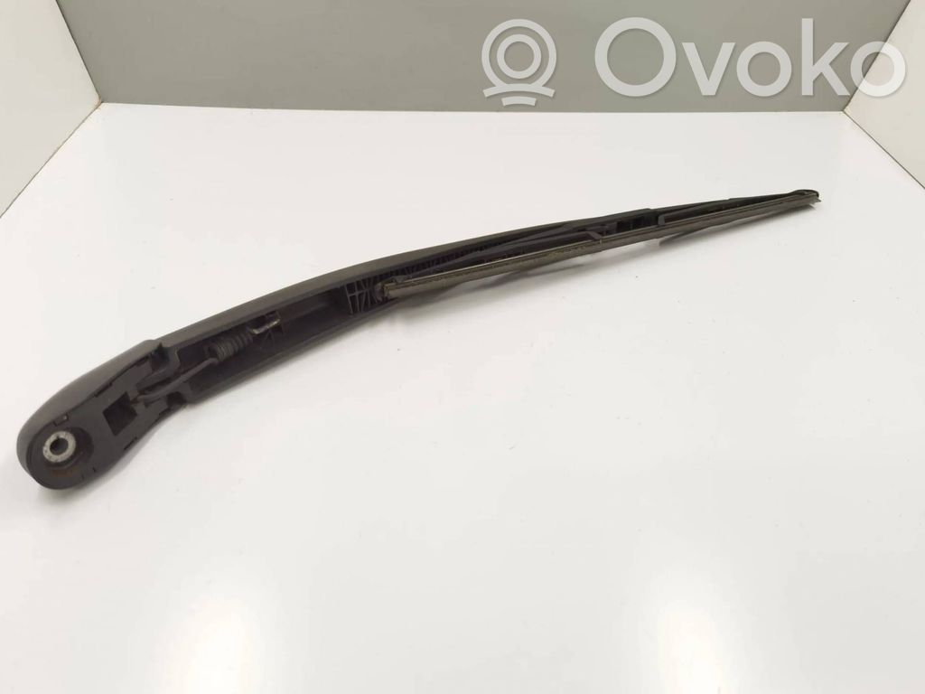 Rear wiper blade arm   D65167421