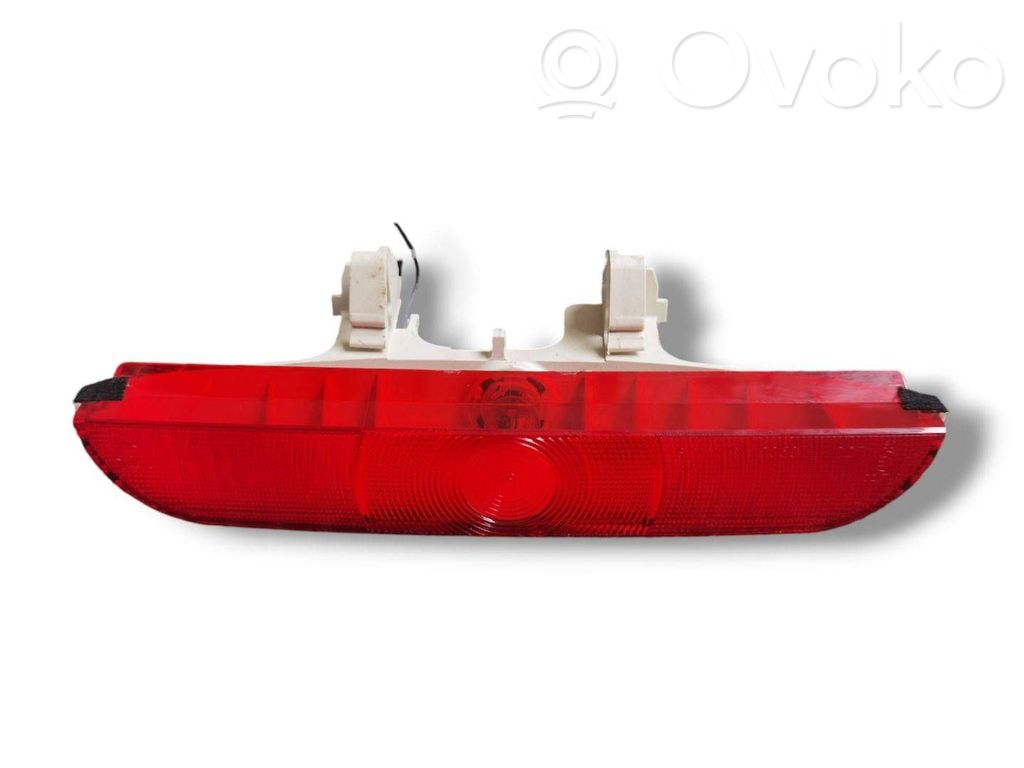 Third/center stoplight   B32L51580